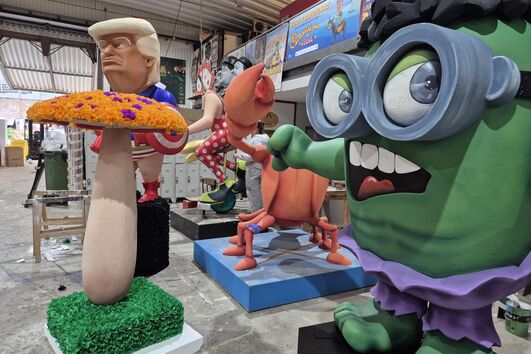 Últimos retoques nas figuras que vão integrar os carros alegóricos