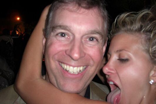 O ex-príncipe André era presença assídua nas festas de Epstein, mas assegura que não cometeu qualquer crime