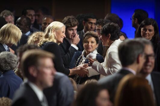 Com a princesa da Noruega, Mette-Marit, e a primeira-dama da Islândia, Dorrit Moussaieff, em 2012