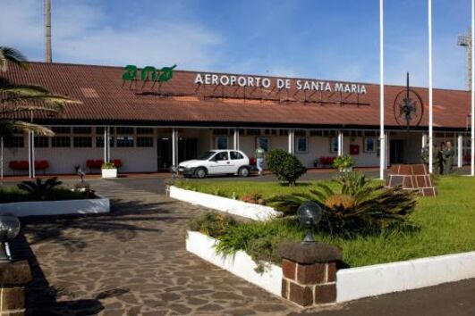 Pedófilo norte-americano realizou várias viagens no seu avião privado, o 'Lolita Express', que fizeram paragens na ilha de Santa Maria, nos Açores, revelam documentos divulgados