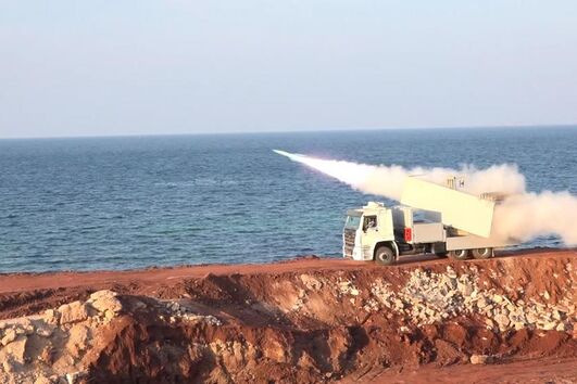 Secretário de Energia dos EUA promete escolta militar no Estreito de Ormuz para breve