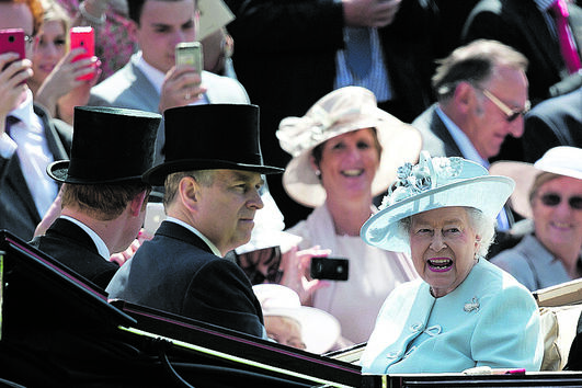 André e Isabel II, num evento em Ascot, em 2014