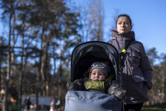 Anastasiia Morhun, de 29 anos, com seu filho Roman nascido em Kiev