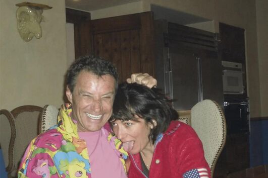 Epstein surge com Ghislaine Maxwell, também implicada no caso