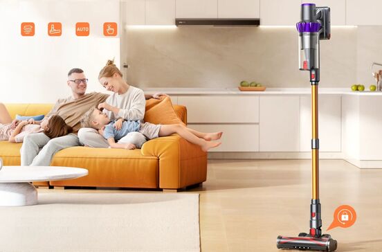 Família relaxa enquanto um aspirador sem fios BUTURE VC80 facilita a limpeza.
