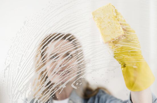 Produto Amazon remove manchas de humidade em superfícies, interiores e exteriores