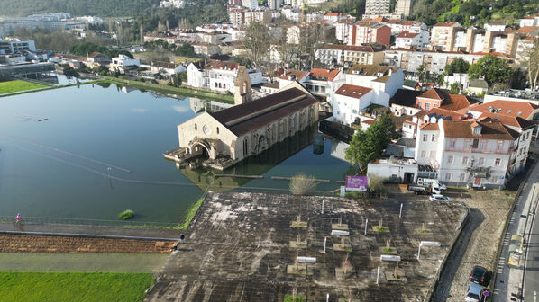 Imagens de drone mostram cidade de Coimbra completamente inundada