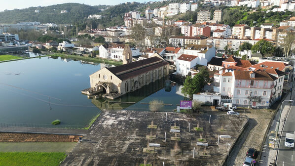 Imagens de drone revelam interior do Mosteiro de Santa Clara-a-Velha submerso em Coimbra
