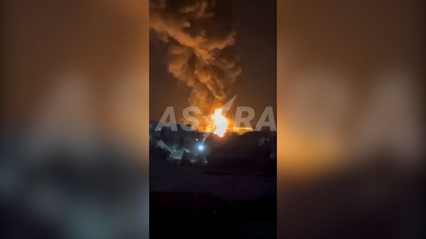 Chamas descontroladas consumem refinaria de petróleo russa após ataque da Ucrânia