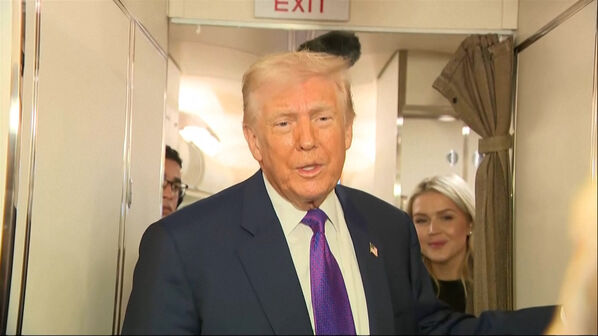 “Ele deu informações confidenciais”: Trump reage a declarações de Obama sobre a existência de extraterrestres