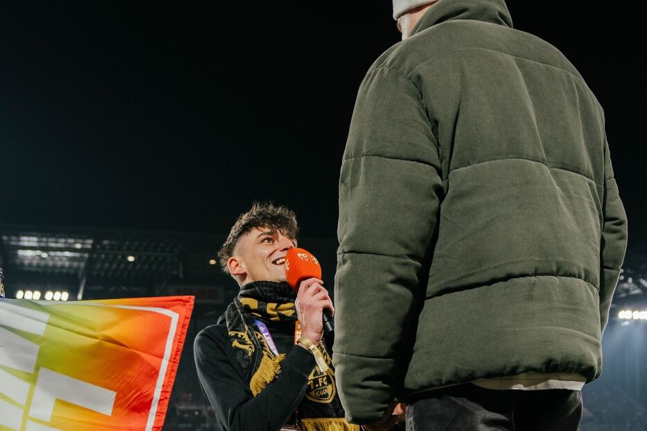 Árbitro Pascal Kaiser pede namorado em casamento antes do jogo Colónia-Wolfsburgo