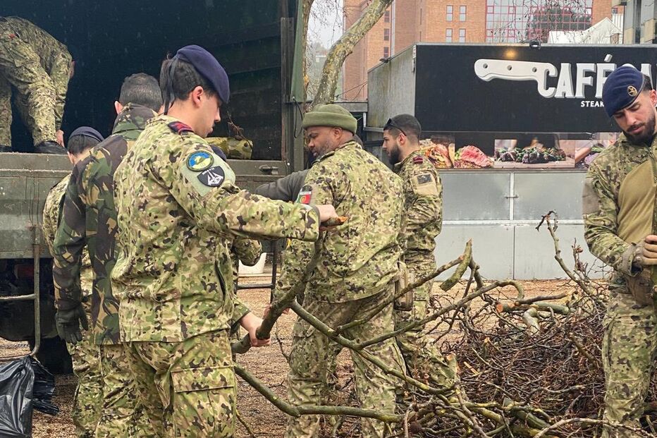 Militares do Exército e da Marinha apoiam populações em ações de combate a calamidades