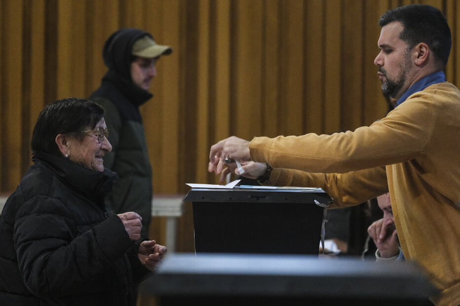 Eleitores votam em contexto de tempestade nas eleições presidenciais