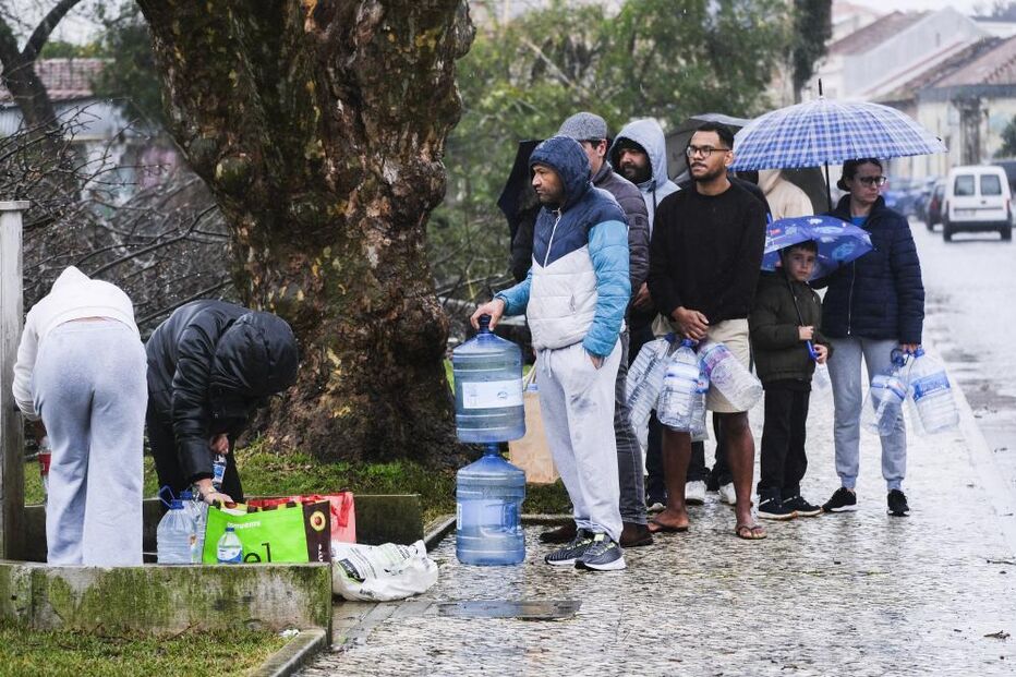 Marinha Grande: população aguarda por telhas e lonas após intempéries.
