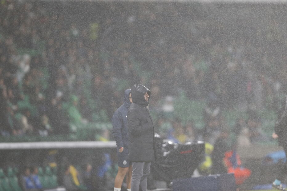 Jogo da Liga Betclic entre Sporting e Nacional interrompido pela chuva