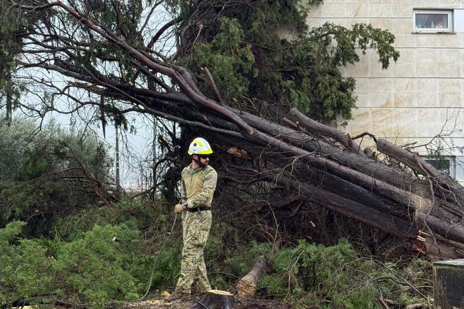 Marinha apoia população após tempestade com 240 militares