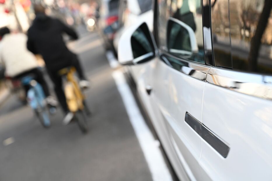 Carro com maçaneta embutida