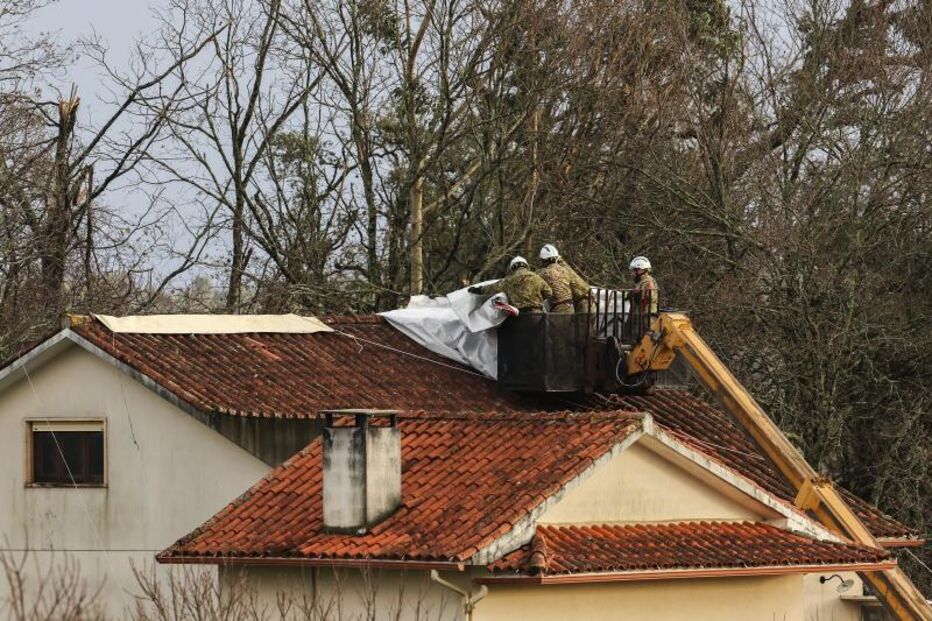 Recuperação de telhado em Figueiró dos Vinhos após depressão Kristin