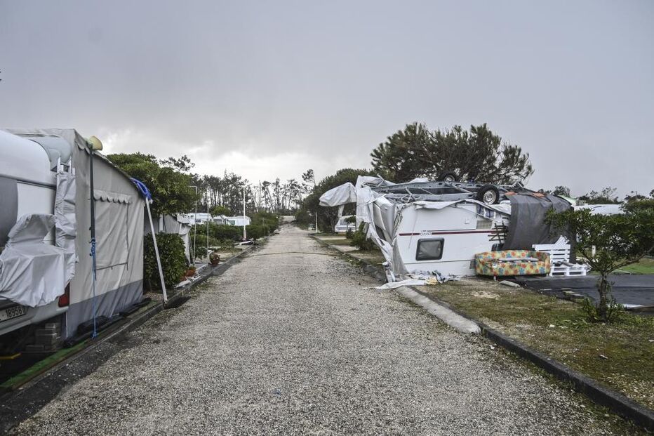 Parque de campismo em São Pedro de Moel, depois da passagem da depressão Kristin por Portugal continental,