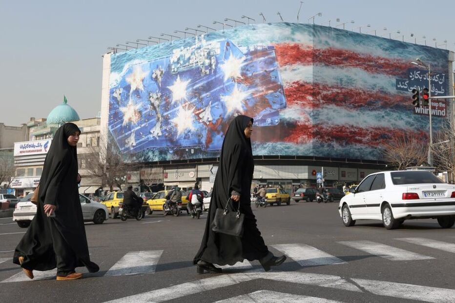 Cartazes anti-americanos no centro de Teerão