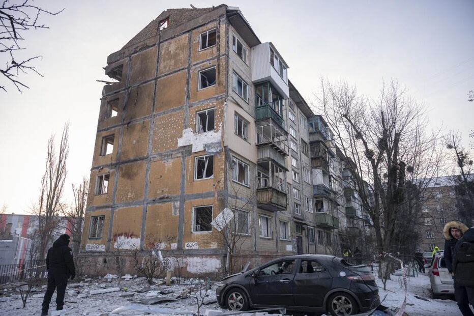 Edifício residencial atingido por mísseis russos em Kiev
