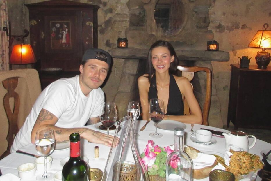 Brooklyn Peltz Beckham e Nicola Peltz desfrutam de um jantar romântico