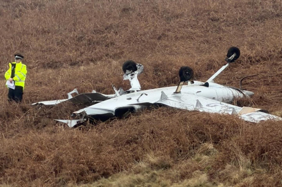 Duas pessoas morrem em queda de avioneta perto de Manchester