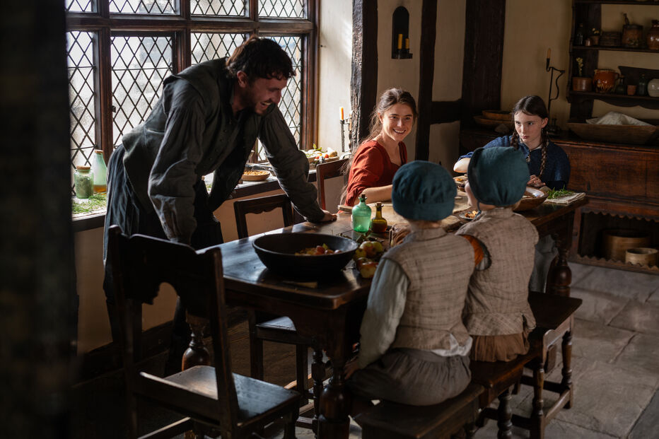 'Hamnet' vence prémios e chega ao cinema; família à mesa