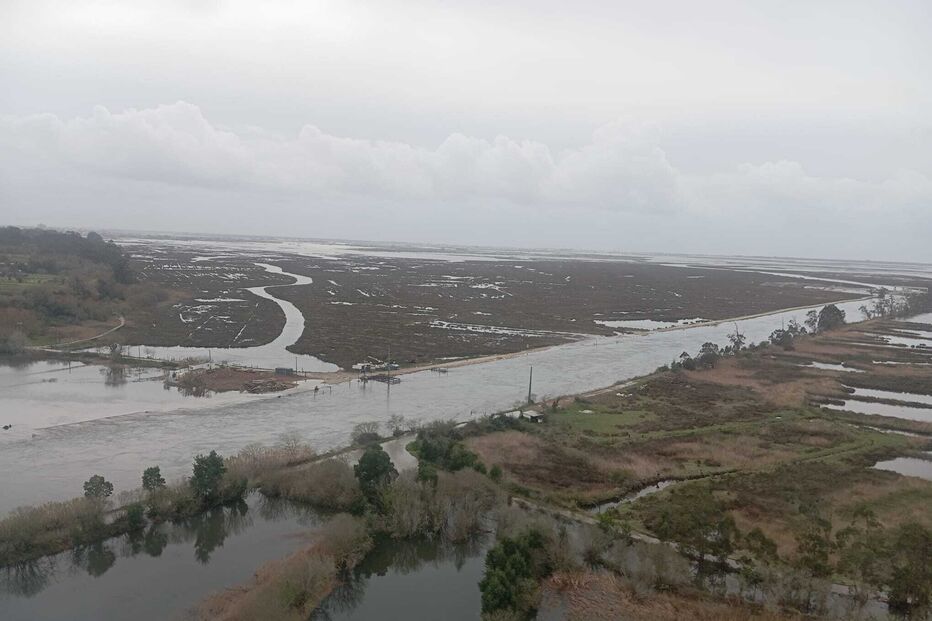 Força Aérea realizou esta quarta-feira um sobrevoo de reconhecimento da zona envolvente ao Rio Vouga, entre a Ria de Aveiro e a barragem de Ermida