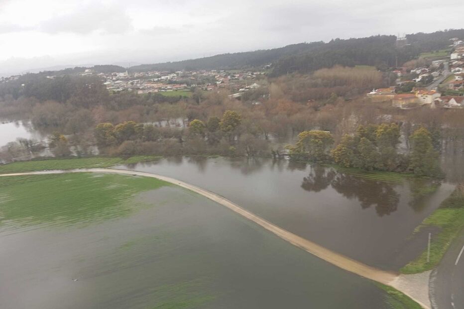 Força Aérea realizou esta quarta-feira um sobrevoo de reconhecimento da zona envolvente ao Rio Vouga, entre a Ria de Aveiro e a barragem de Ermida
