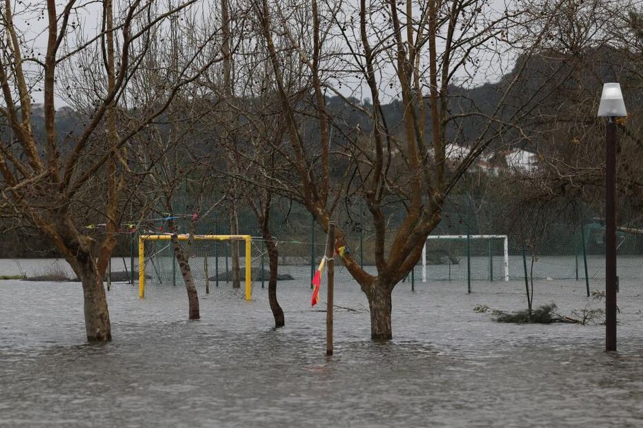 Parque ribeirinho inundado devido à passagem da depressão Leonardo, Montemor-o-Velho