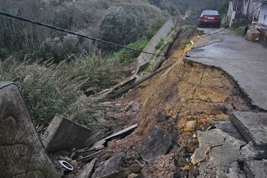 Desabamento de rua em Camarate