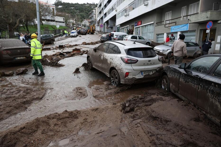 Mau tempo arrastou lama e pedras provenientes da Serra de São Mamede