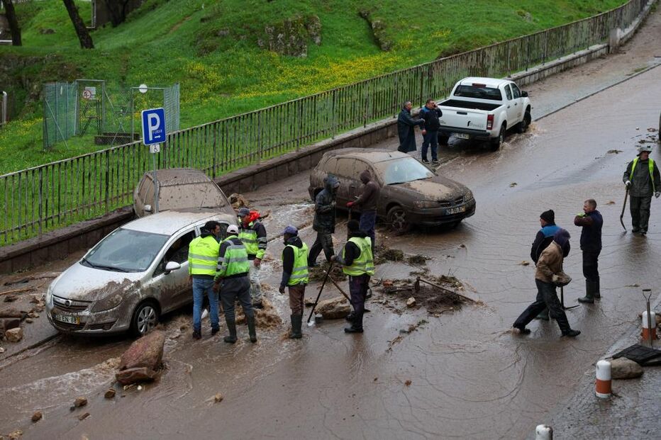 Mau tempo arrastou lama e pedras provenientes da Serra de São Mamede