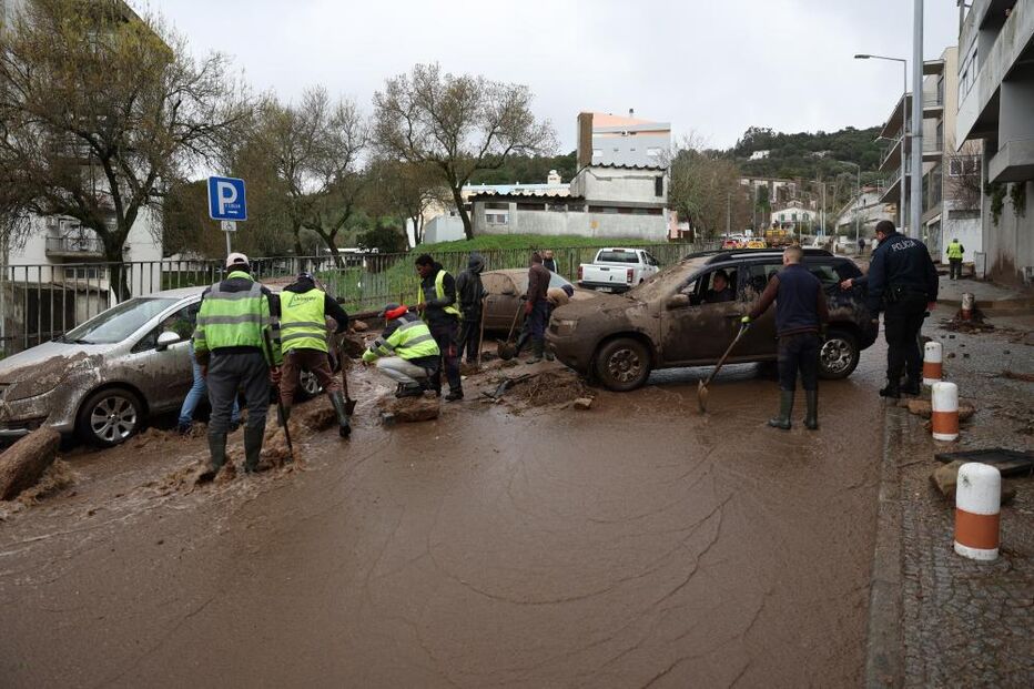 Mau tempo arrastou lama e pedras provenientes da Serra de São Mamede