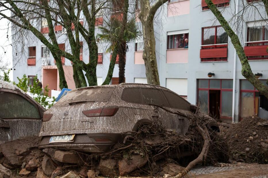 Mau tempo arrastou lama e pedras provenientes da Serra de São Mamede