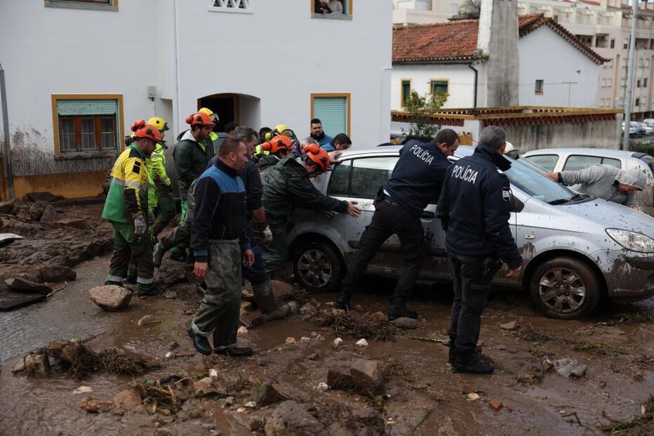 Mau tempo arrastou lama e pedras provenientes da Serra de São Mamede