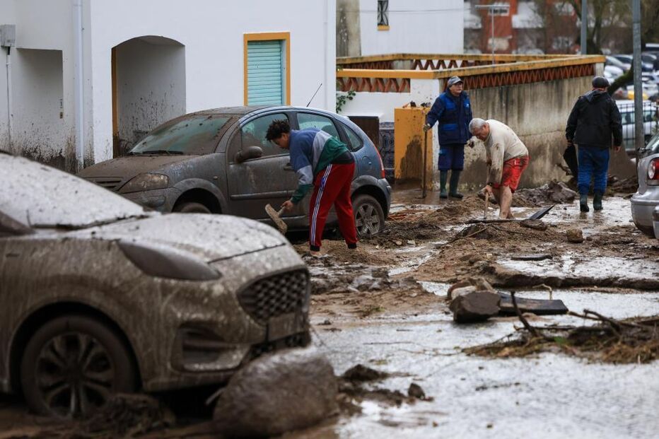 Mau tempo arrastou lama e pedras provenientes da Serra de São Mamede