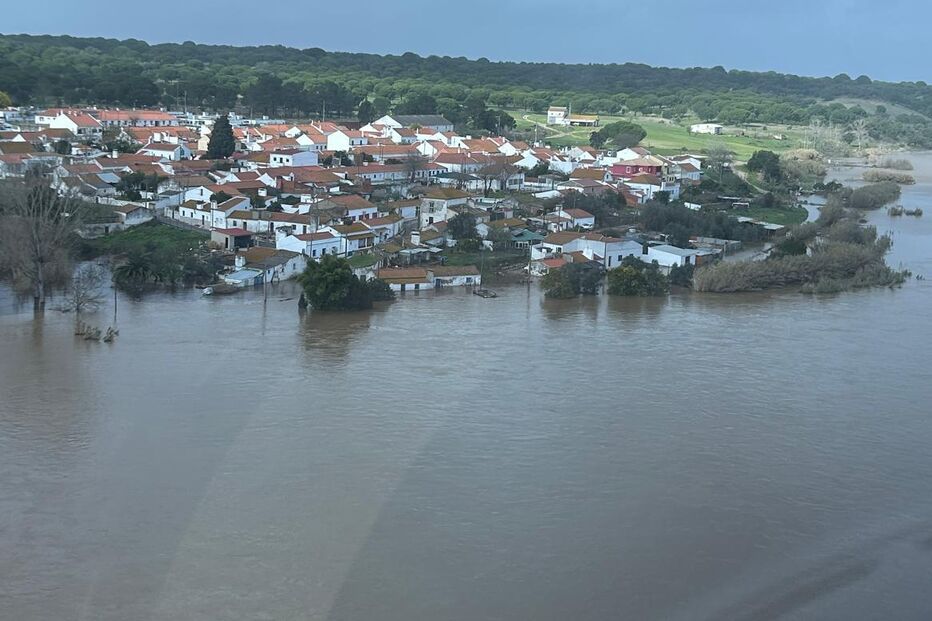 Cheias em povoação; Força Aérea divulga imagens