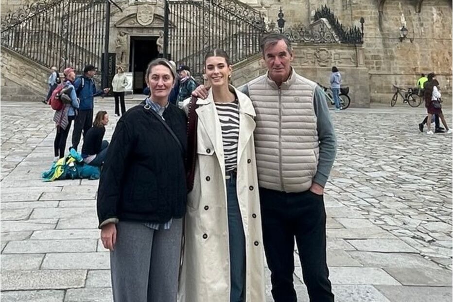Cristina Pérez Galcenco com a mãe e o pai