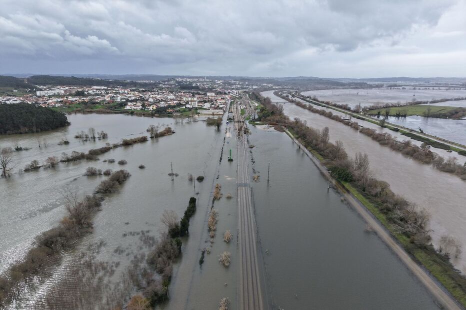 Linha do norte submersa