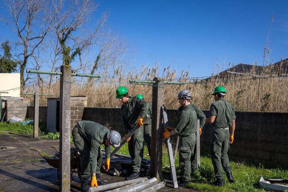 Marinha resgata pessoas nas cheias em Leiria, nos rios Mondego, Tejo e Sorraia