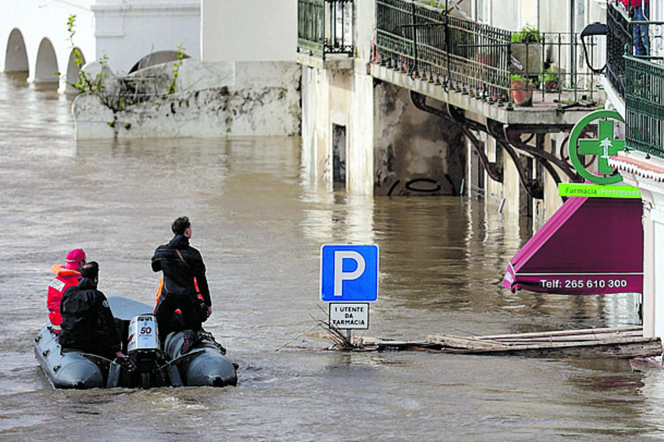 Cheias assolam Portugal