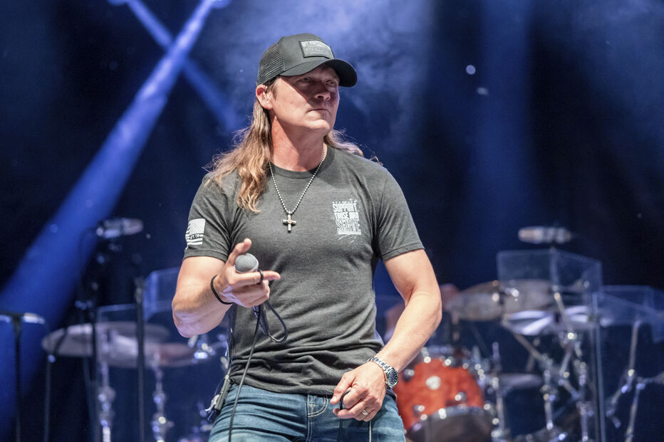 Brad Arnold, vocalista dos Three Doors Down, faleceu aos 47 anos devido a cancro