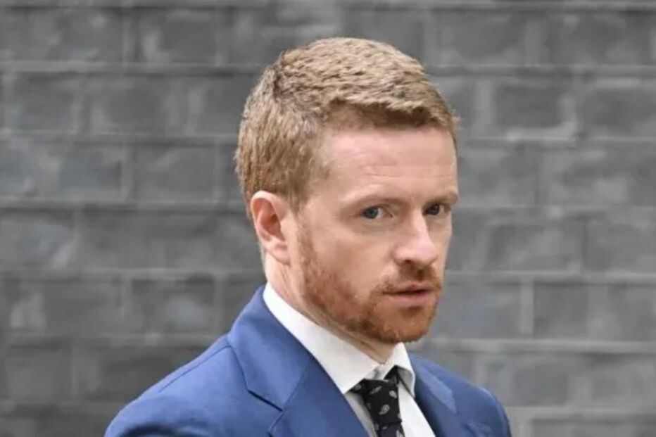 Chefe de gabinete de Starmer demite-se após polémica com ligações a Epstein