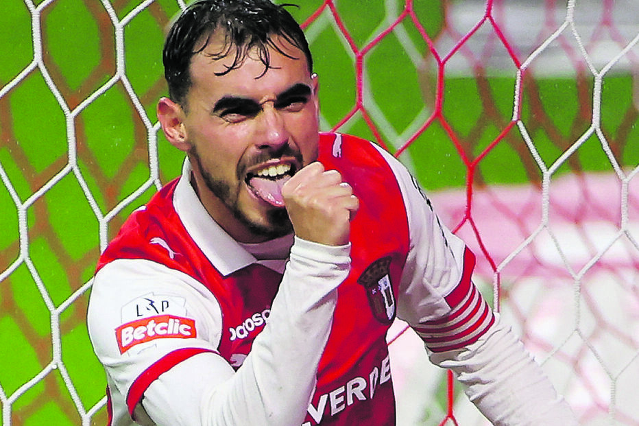 Ricardo Horta festeja um dos dois golos que marcou 