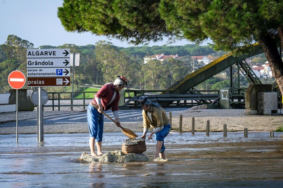 Inundações afetam concelhos em Portugal, governo prolonga calamidade e anuncia apoio