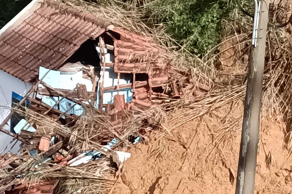 Imagens mostram danos causados pelo mau tempo em habitação no Cartaxo