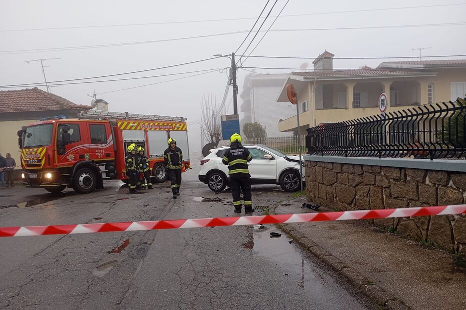 Uma pessoa ferida em colisão automóvel em Ovar
