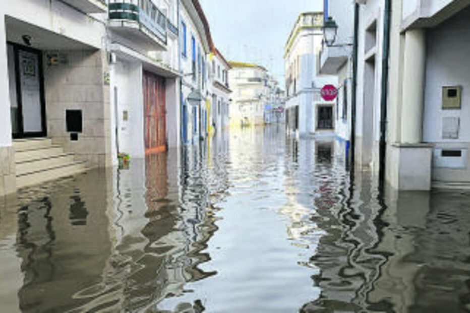 Norte de Portugal enfrenta aviso laranja devido a chuvas fortes e persistentes
